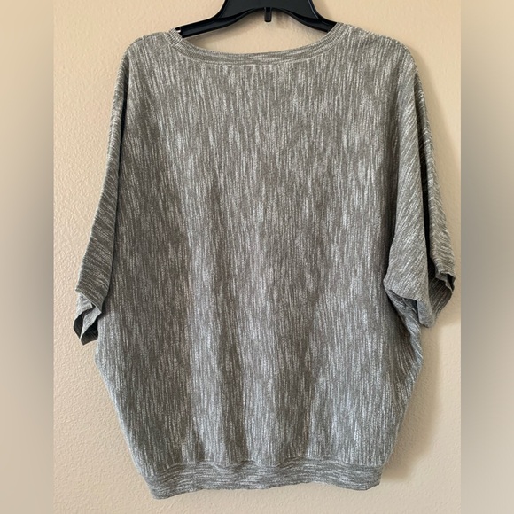 DKNY Knit Sweater Shirt Dolman Sleeve Sage Green Off White NWOT SIZE L - Picture 11 of 11